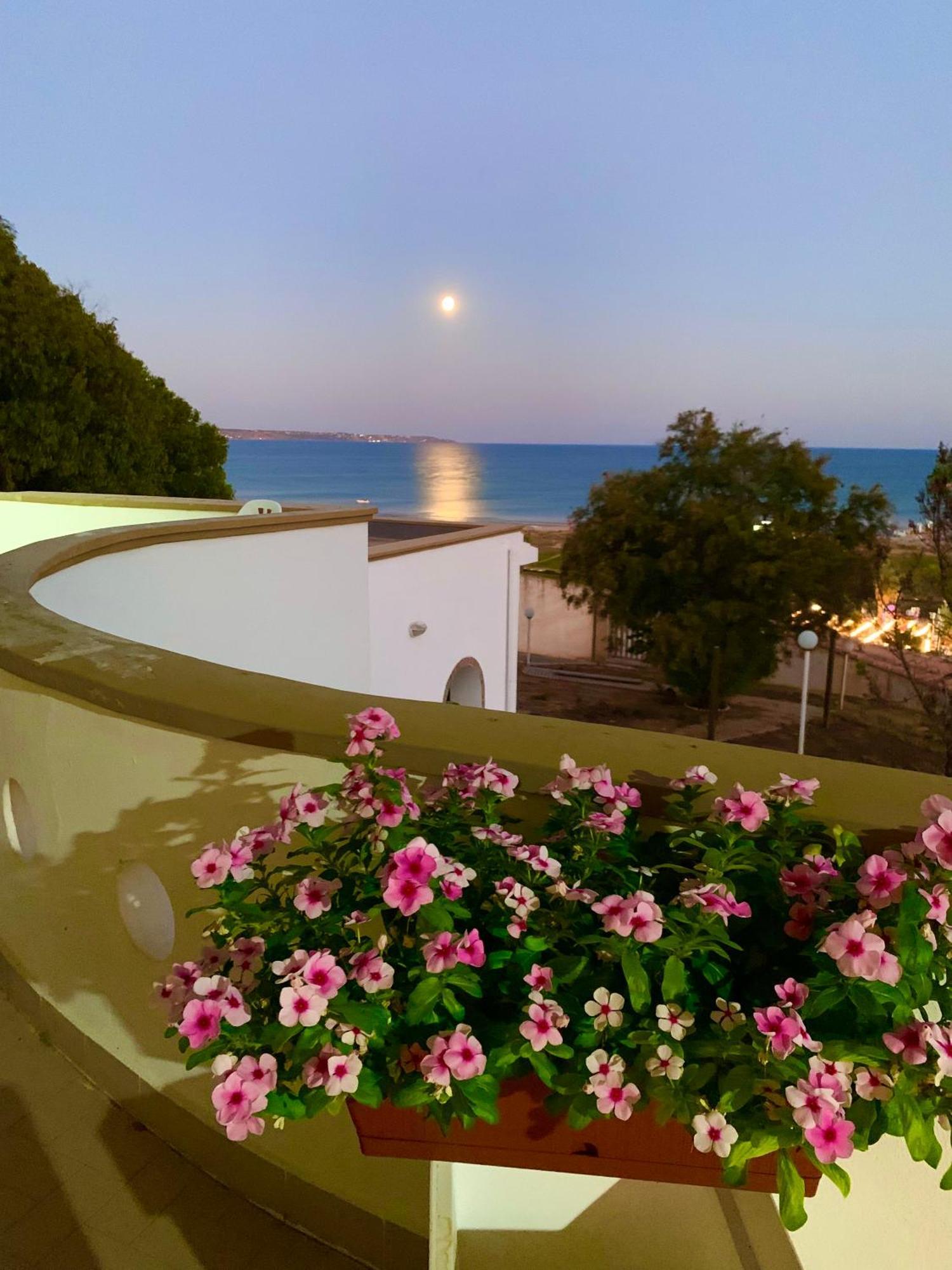Hotel La Bussola Portopalo di Capo Passero Exterior foto